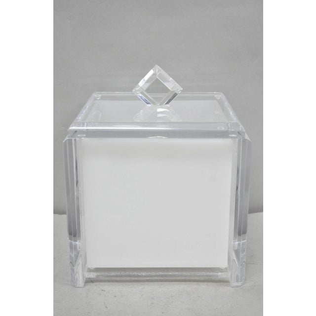 Mid-Century Modern Vintage Mid Century Modern Clear Lucite Acrylic Diamond Handle Ice Bucket For Sale - Image 3 of 15