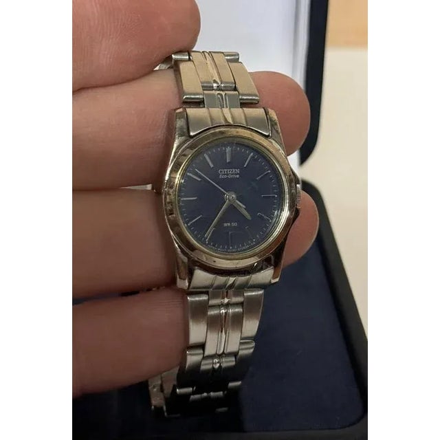 Vintage Citizen Eco Drive Ladies Wrist Watch in the Original Box For Sale - Image 5 of 11