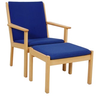 Set of GE284 Chair with Ottoman in Blue Fabric by Hans Wegner, 2000s For Sale