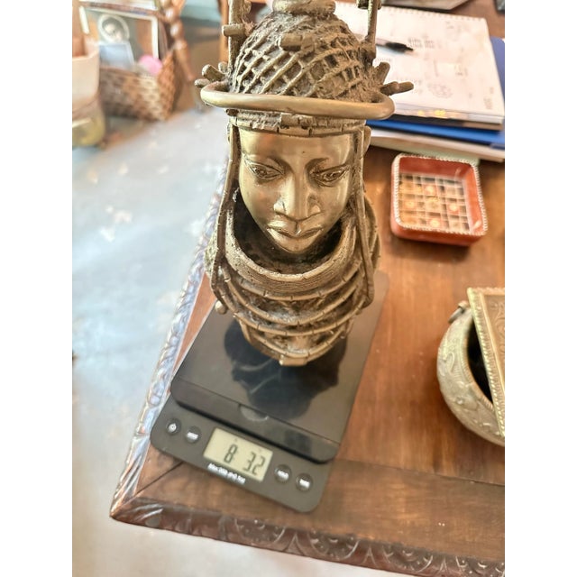 1914 Benin Oba and His Queen Cast Bronzes, Nigeria West Africa Bust Pair For Sale - Image 10 of 11