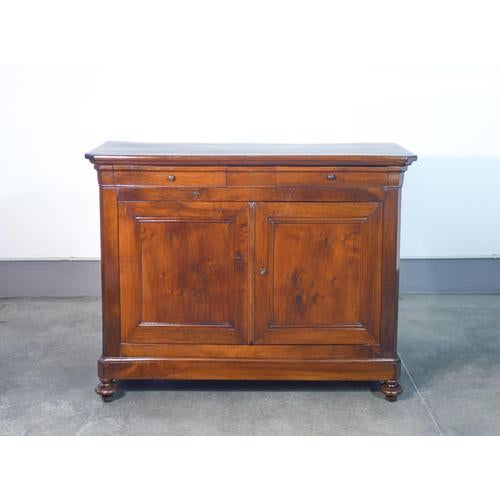 Carlo x sideboard in walnut, with three drawers and two doors. 19th century period 19th century materials solid walnut...