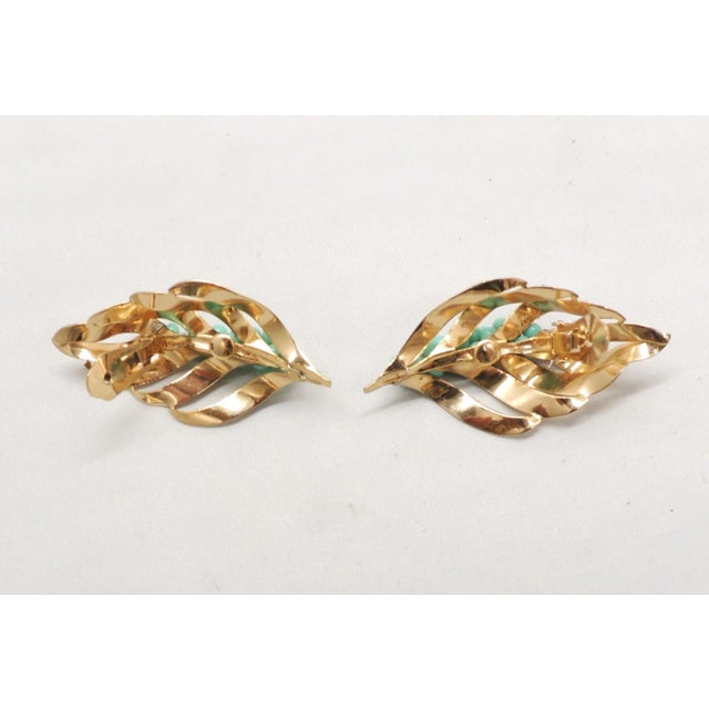 1950s Vintage 1950s Signed Napier Goldtone Faux-Turquoise Beaded Clip Earrings For Sale - Image 5 of 7