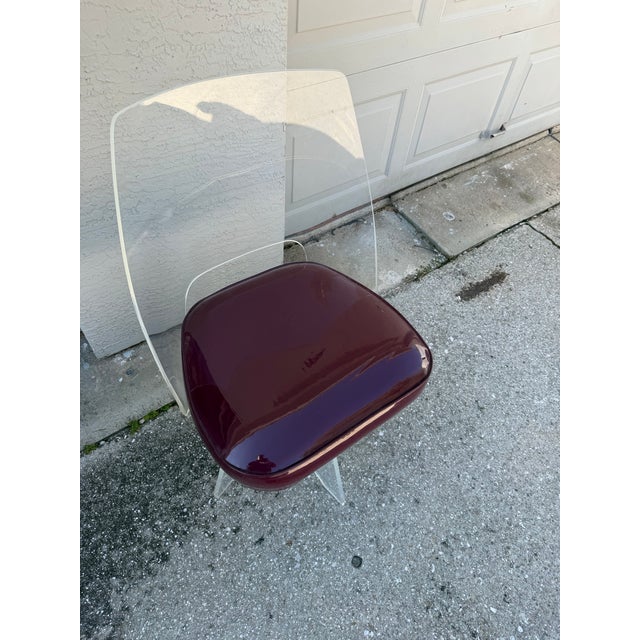 Vintage Hollywood Regency Sculptural Lucite Swivel Dining Chairs With Burgundy Seats – Set of 4 For Sale - Image 9 of 12