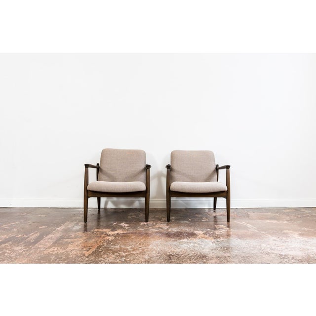 1960s Mid-Century Armchairs GFM-64 by Edmund Homa with Upholstery from Kvadrat, Poland, 1960s, Set of 2 For Sale - Image 5 of 15