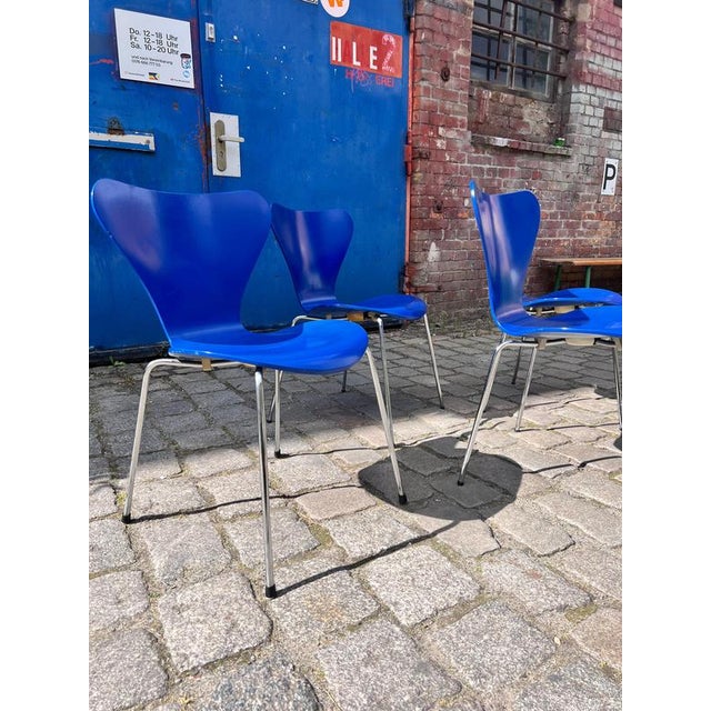 Series 7 by Arne Jacobsen is a true Danish design classic. The series is not only Fritz Hansen's best-selling chair, but...