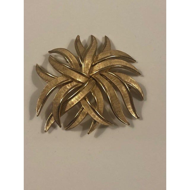 Mid-Century Modern 1950s Signed Trifari Gold Modernist Sunburst Brooch For Sale - Image 3 of 15