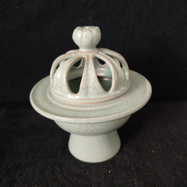 Art Deco Chinese Ceramic Censer,Guan Ware Crackle Glaze Celadon Glaze Porcelain Incense Burner For Sale - Image 3 of 10