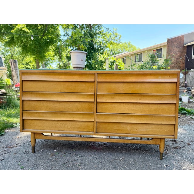 American of Martinsville American of Martinsville 6 Drawer Dresser MCM Mid-Century Modern Dovetail Joinery Brass Legs and Accents and Glass Top For Sale - Image 4 of 12