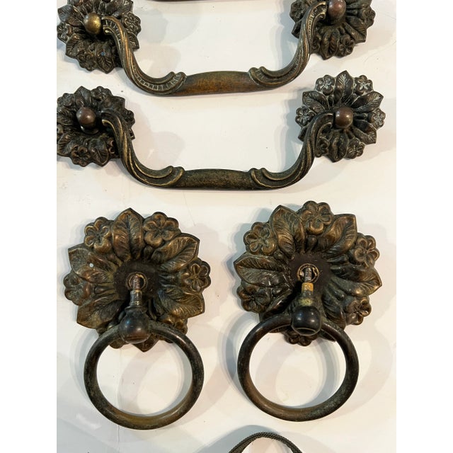 Vintage Keeler Brass Co Antiqued Brass Drop Bail Pull With Round Rosettes & 2 Drop Ring Pulls With Rosettes - 9 Piece Set For Sale - Image 4 of 8