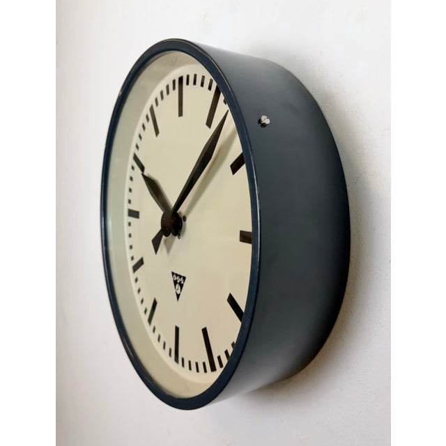 Mid-Century Modern Industrial Factory Wall Clock from Pragotron, 1960s For Sale - Image 3 of 15