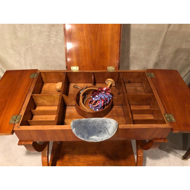 1810-1820 Munich Biedermeier Cherry Wood Sewing-or Working Table For Sale In Boston - Image 6 of 6
