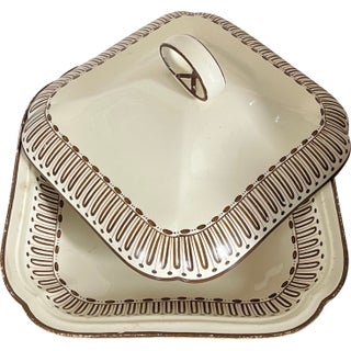 Antique Late 18th Century English George III Wedgwood Creamware Entree or Vegetable Dish in the Etruscan Pattern Circa 1790 - 1800 For Sale