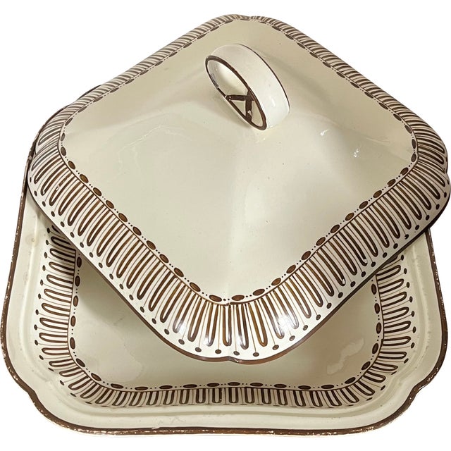 Antique Late 18th Century English George III Wedgwood Creamware Entree or Vegetable Dish in the Etruscan Pattern Circa 1790 - 1800 For Sale