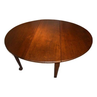 English Oval Top Walnut Dining Table of the 1700s For Sale