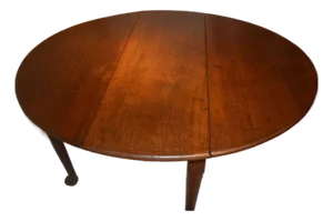 English Oval Top Walnut Dining Table of the 1700s