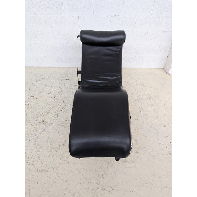 Leather LC4 Chaise Longue by Le Corbusier for Alivar, 1980s For Sale - Image 11 of 16