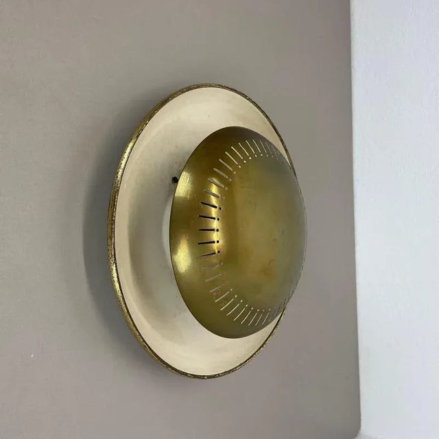 Round Brass Wall Ceiling Light in the style of Gino Sarfatti, Italy, 1950s For Sale - Image 3 of 18