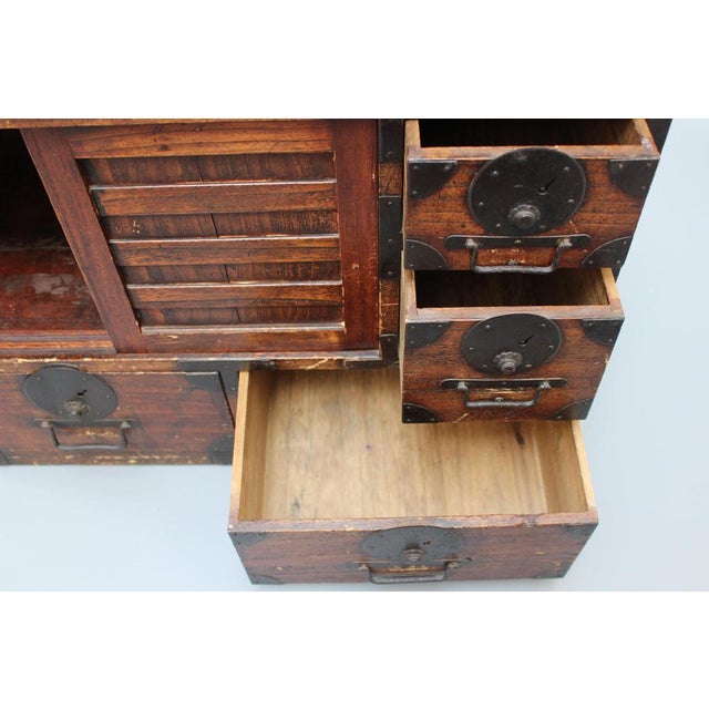 19th Century Japanese Edo Tansu Storage Chest For Sale - Image 15 of 18