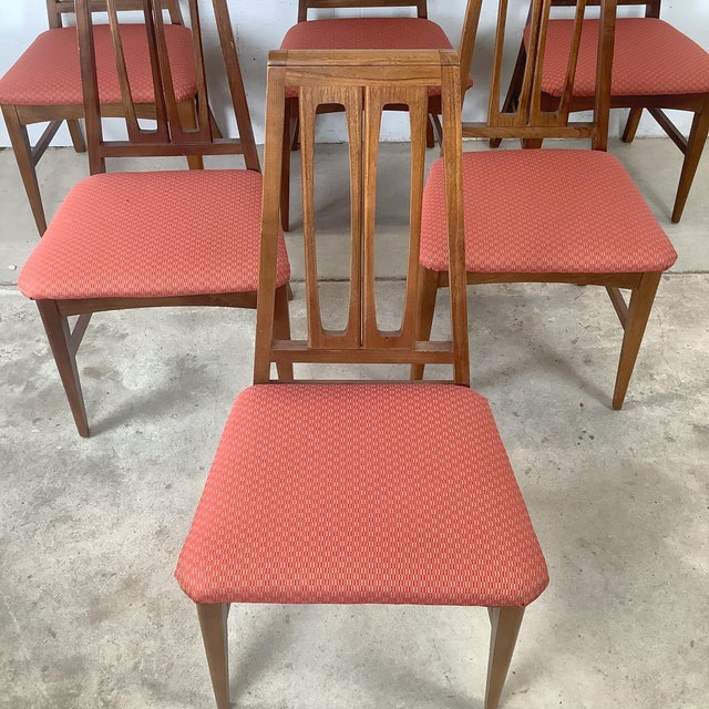 Young Manufacturing 1960s Young Manufacturing Walnut High-Back Dining Chairs – Set of 6 For Sale - Image 4 of 18