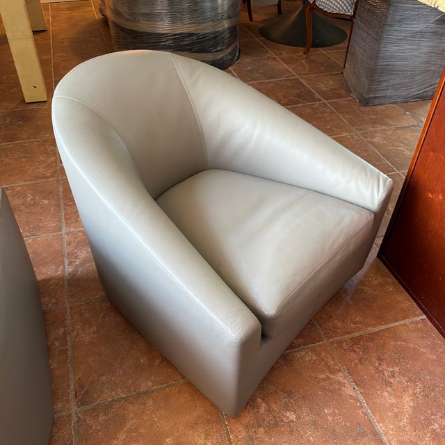 Early 21st Century Minotti Quinn Swivel Chairs - Pair For Sale - Image 5 of 10