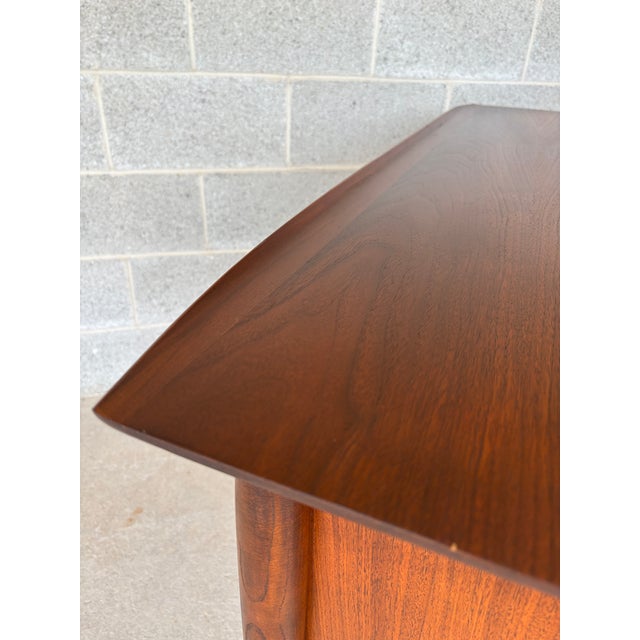 Bassett Furniture Mid Century Modern Walnut 4 Drawer Desk & Chair For Sale - Image 12 of 18
