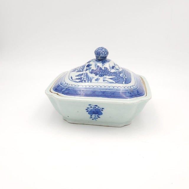 Late 19th Century Chinese Export Porcelain Covered Vegetable Dish, Circa 1870 For Sale - Image 5 of 10