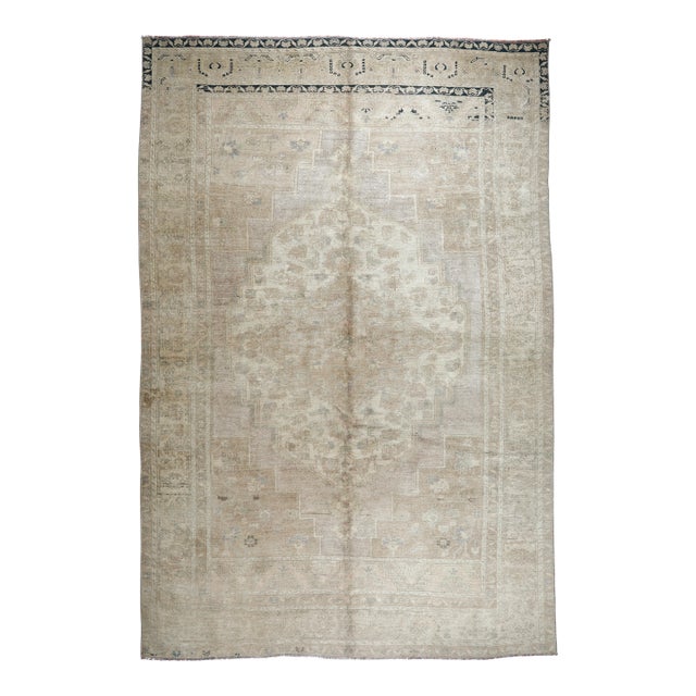 Vintage Turkish Oushak Rug – Faded Floral Medallion in Soft Neutrals - 5' X 8' 7'' For Sale