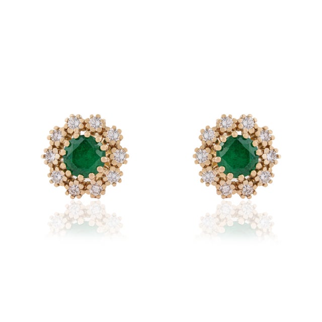 VR Jewels 1.08ct Round Emerald & Diamond Halo Cluster Stud Earrings in 14k Yellow Gold- A Pair For Sale - Image 4 of 15