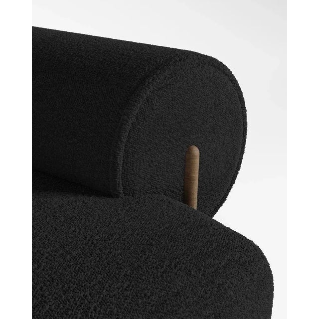 Underpinned by a minimalist and sophistication aesthetic of clean lines.