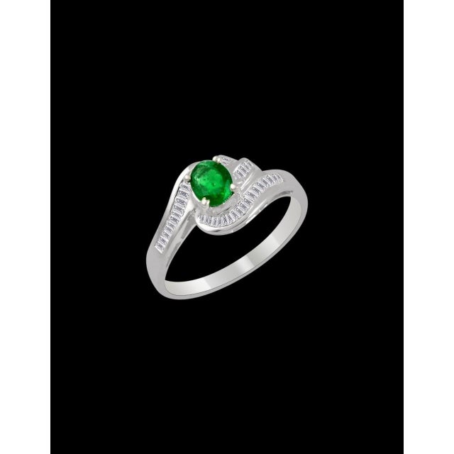 Natural Brazilian Emerald & Diamond Ring 18 Karat White Gold For Sale - Image 17 of 18