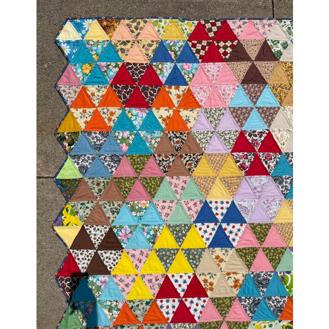 2000 - 2009 Quality Hand Stitched Cotton Triangle Feedsack Quilt From Ohio Estate For Sale - Image 5 of 18