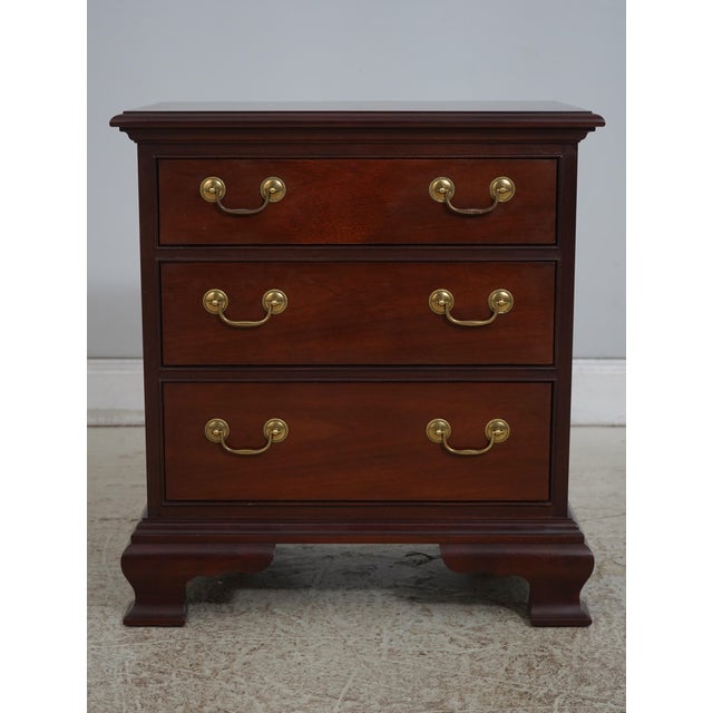 Traditional Pair of Councill Craftsmen Mahogany Nightstands For Sale - Image 3 of 17