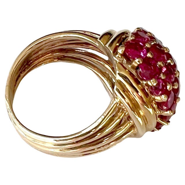 1960s 1960s 14K Gold and Pave Rubies Bombe Cocktail Ring For Sale - Image 5 of 8