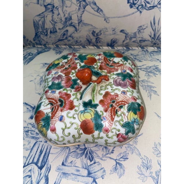 Mid 20th Century Chinese Porcelain Container With Lid For Sale In Miami - Image 6 of 10