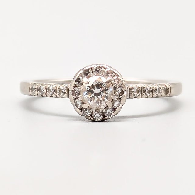 Diamond Ring in 18 Karat White Gold For Sale - Image 4 of 4