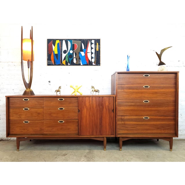 Mid-Century Modern 1960s Slick Restored Original Mid Century Modern Dresser Set, Mainline by Hooker Furniture For Sale - Image 3 of 18