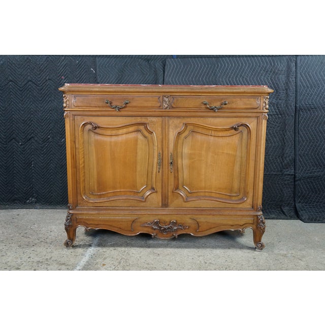Early 20th Century Antique Louis XV French Provincial Walnut Rouge Marble Buffet Sideboard Commode For Sale - Image 5 of 18