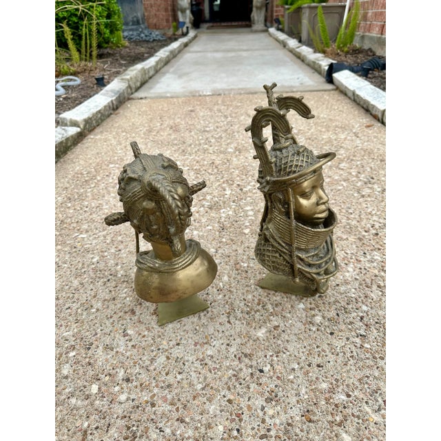 1914 Benin Oba and His Queen Cast Bronzes, Nigeria West Africa Bust Pair For Sale - Image 4 of 11