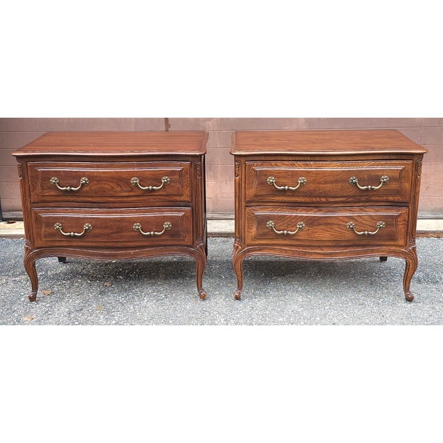 Mid 20th Century Pair of Henredon Four Centuries Provincial Oak Commode Bedside Chest of Drawers For Sale In Washington DC - Image 6 of 15