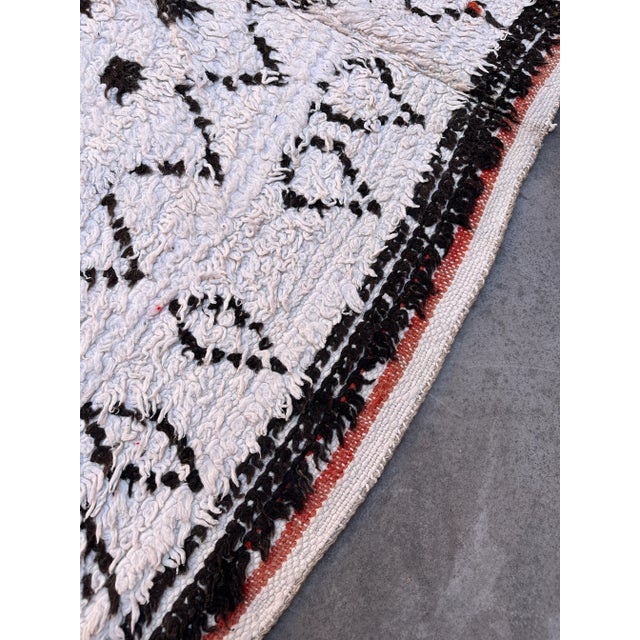1980s 1980s Vintage White Moroccan Rug - 5'3" X 9'3" Ft For Sale - Image 5 of 10
