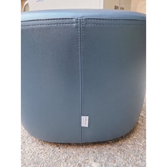 Pouf in Blue Leather by Molteni and C. For Sale - Image 10 of 12