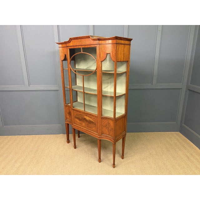Inlaid Satinwood Display Cabinet from Maple & Co., 1900s For Sale - Image 14 of 18