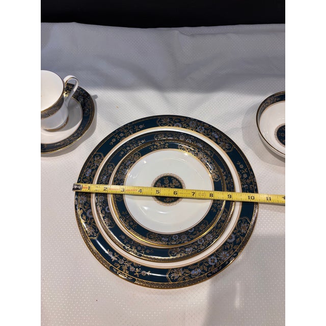 Traditional 1970s Royal Doulton Fine Bone China Carlyle Pattern Set Service for 10 - 42 Pieces For Sale - Image 3 of 10