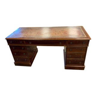 Mid 19th Century English Traditional Pedestal Desk For Sale