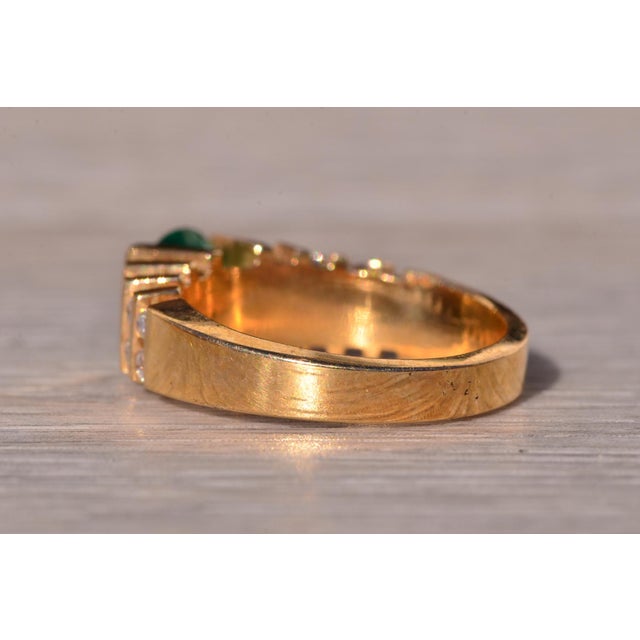 The Shenton Park: Natural Emerald and Diamond Ring in Yellow Gold For Sale In Philadelphia - Image 6 of 11