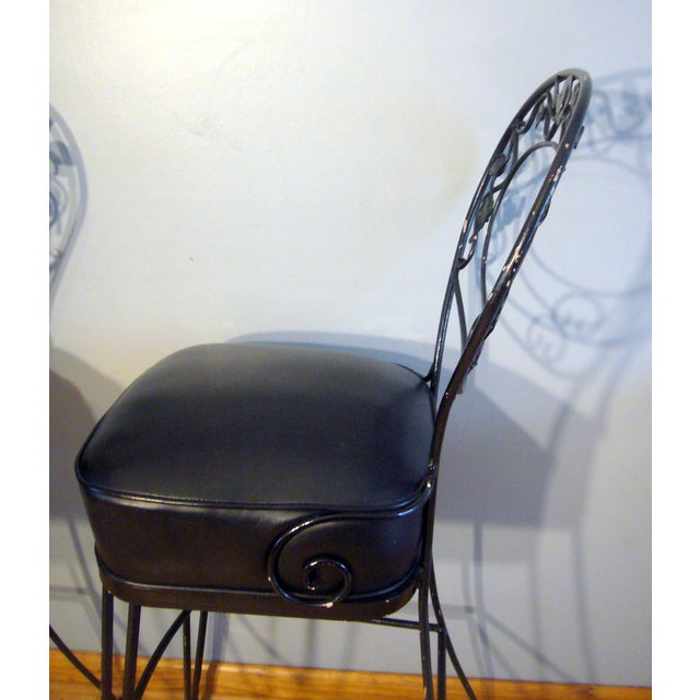 American 1960s Woodard Chantilly Rose Pair of Barstool Chairs For Sale - Image 3 of 11