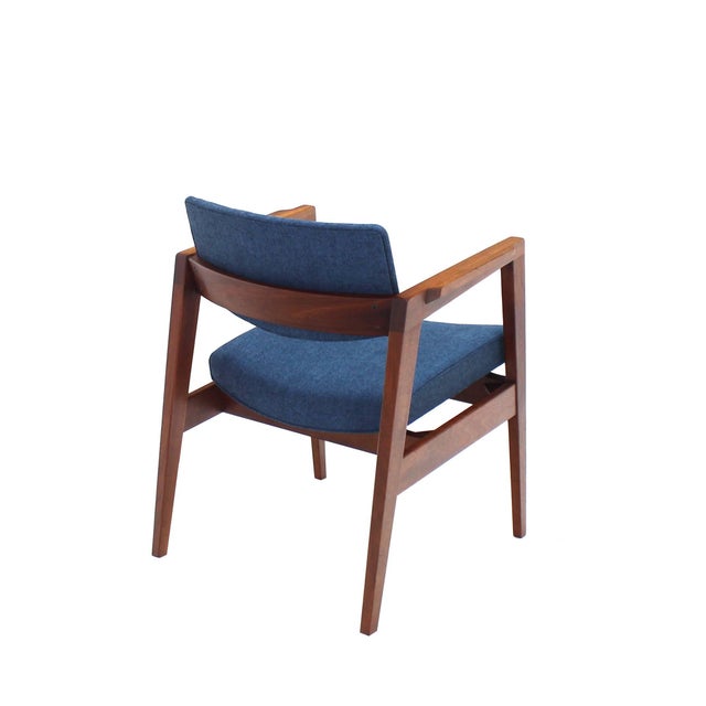 Solid Walnut Newly Upholstered Set of Four Gunlocke Chairs Risom Style For Sale - Image 9 of 10