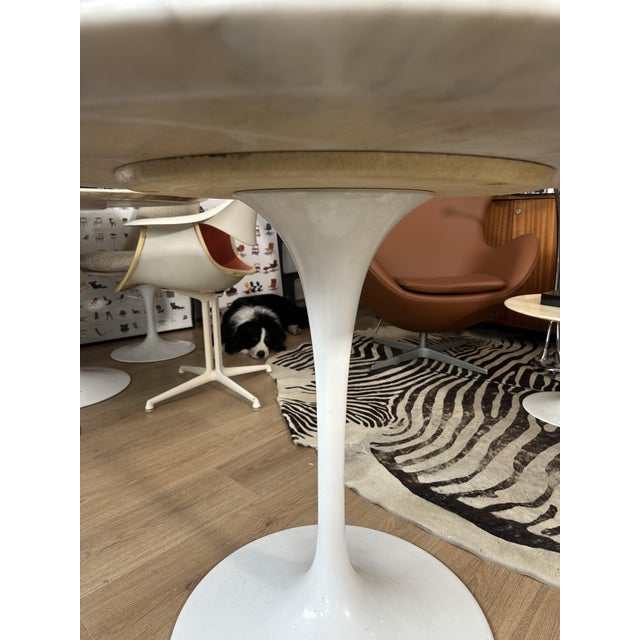 1980s Tulip Table in Carrara Marble by Eero Saarinen for Knoll Inc. / Knoll Internationa, 1980s For Sale - Image 5 of 12