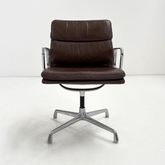 EA217 Soft Pad Desk Chair in Leather by Charles & Ray Eames for ICF, 1970s, in Good conditions. Designed 1970 to 1979 This...