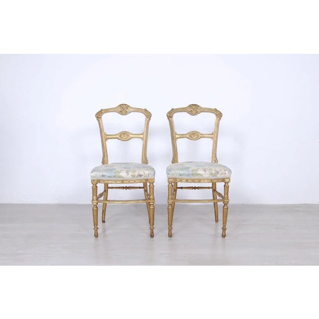 Pair of wooden chairs, original production of the late 1800s Gilding presumably with gold leaf, on the structure you can...